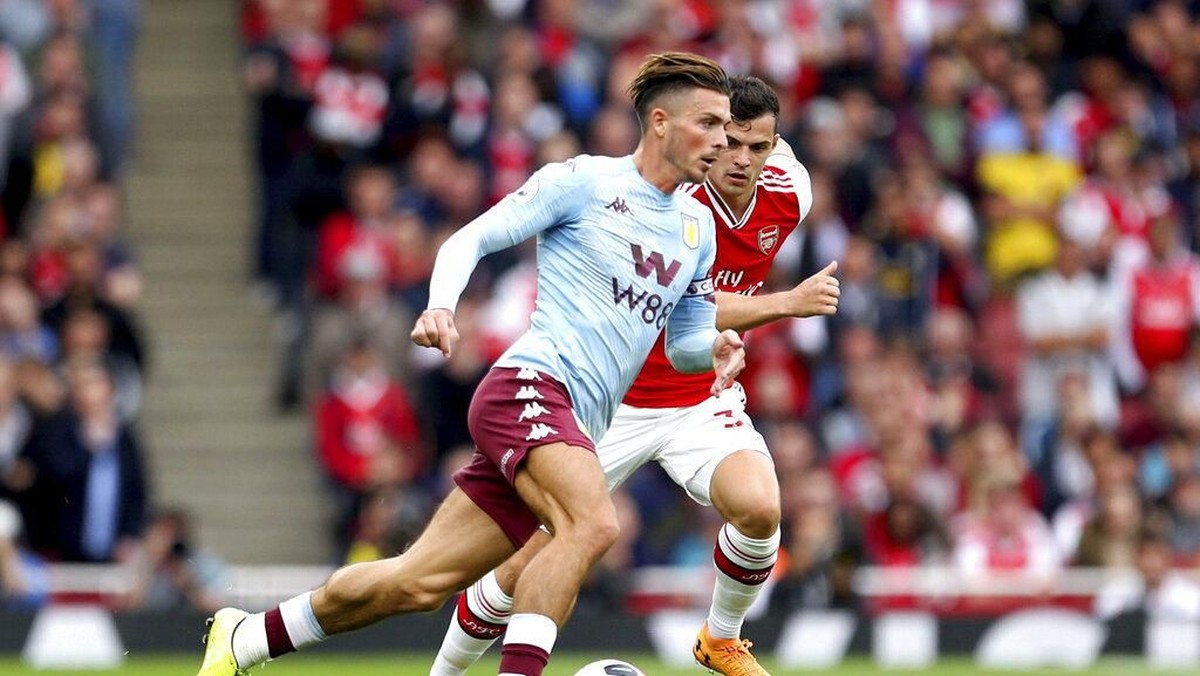Gelandang Arsenal Granit Xhaka dicemooh fans sendiri dalam comeback melawan Aston Villa 3-2. (Foto: Steven Paston / PA via AP)