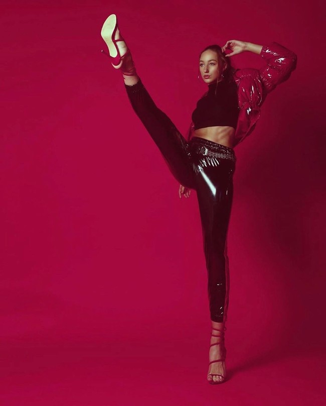 Bisa dilihat dalam sejumlah foto yang diunggahnya di Instagram, kaki Ava memang sangat panjang. Foto: Instagram @ava.michelle