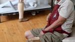 Amputasi Tak Patahkan Semangat Ichwan, Barista dengan Satu Kaki di Bekasi