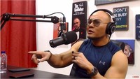 Deddy Corbuzier menjadi mualaf pada 2019. Foto: dok. Channel YouTube Deddy Corbuzier