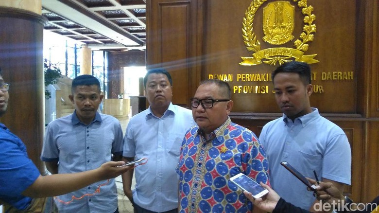 Listrik Hanya Nyala 6 Jam, Warga Masalembu Ngadu ke DPRD Jatim Listrik Hanya Nyala 6 Jam, Warga Masalembu Ngadu ke DPRD Jatim