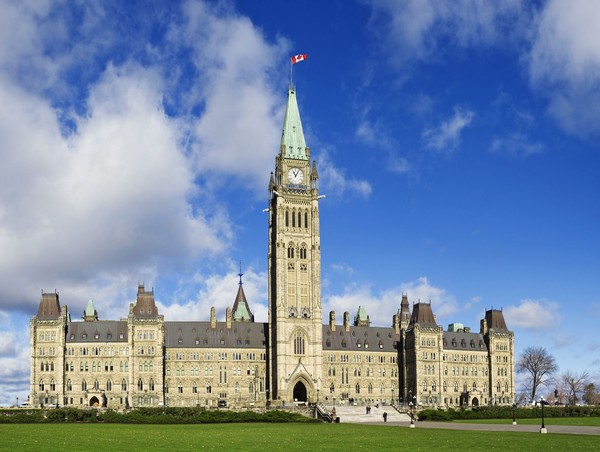 Kembaran dari bangunan ikonik ini ada di Kanada dengan nama Peace Tower. Peace Tower adalah bangunan dengan desain mirip Big Ben yang dibangun pada tahun 1920. (iStock) Kembaran dari bangunan ikonik ini ada di Kanada dengan nama Peace Tower. Peace Tower adalah bangunan dengan desain mirip Big Ben yang dibangun pada tahun 1920. (iStock)