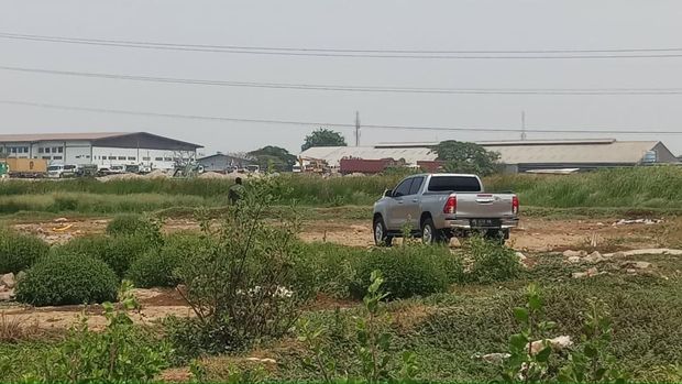 Disposal dilakukan di lahan kosong radius 600 meter dari lokasi penggerebekan.