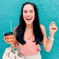 Sophia telah menjalani hubungan asamara dengan pengusaha bernama Robert Croak sejak November 2018 silam. Pada awalnya, wanita 27 tahun itu tidak pernah mengumbar foto sang kekasih.  Foto: Instagram