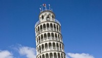 Kembaran Menara Pisa ini bernama Tower of Niles. Meski terlihat mirip, namun Tower of Niles hanya memiliki setengah ukuran dari Menara Pisa. (iStock)