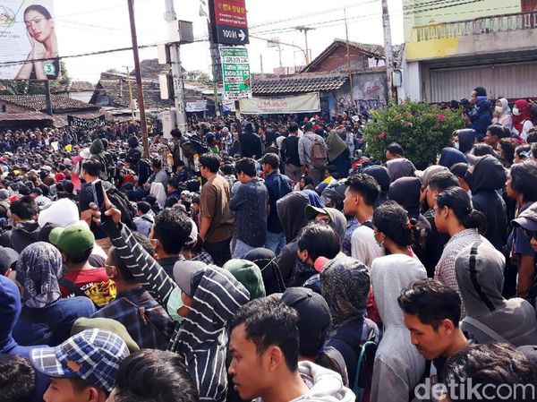 Massa Aksi Gejayan Memanggil Tumplek di Pertigaan Colombo