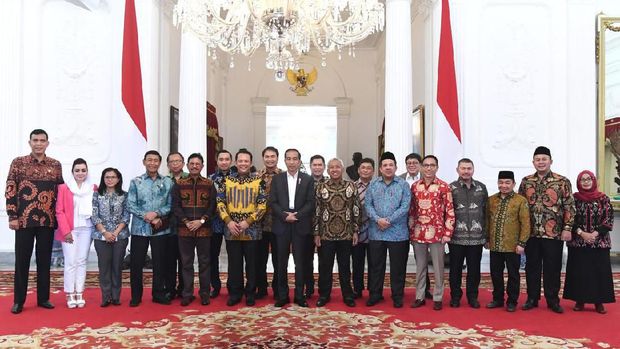 Momen Jokowi-Fahri Hamzah Berbincang Hangat Saat Jumpa di Istana