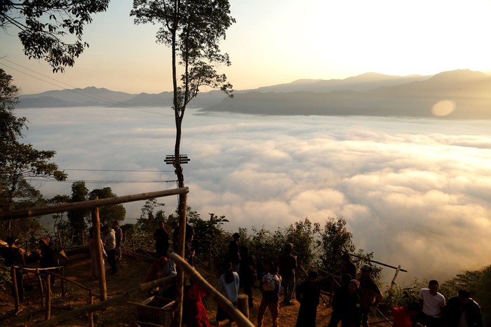 Gunung Luhur, Negeri di Atas Awan Banten