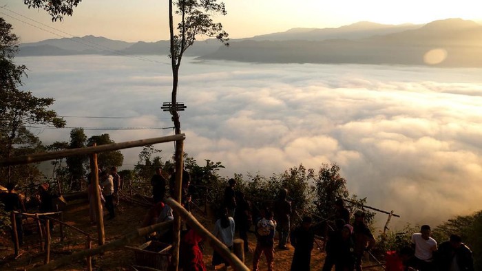 Fenomena Negeri Di Atas Awan Gunung Luhur Bagian 2