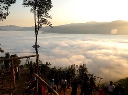 Negeri di Atas Awan Negeri di Atas Awan