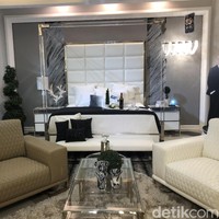 Jika memiliki kamar yang cukup luas, maka desain ini bisa menjadi rekomendasi. Jane Seymour merilis koleksi furnitur kolaborasinya dengan Michael Amini ini melalui merek  MAJS Living. Foto: Vina Oktiani/Wolipop