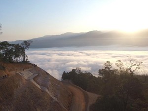 Fenomena Negeri di Atas Awan Gunung Luhur (Bagian 1)
