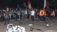 Sementara itu, Kapolres Metro Jakarta Pusat Kombes Harry Kurniawan meminta massa mahasiswa tidak terprovokasi.