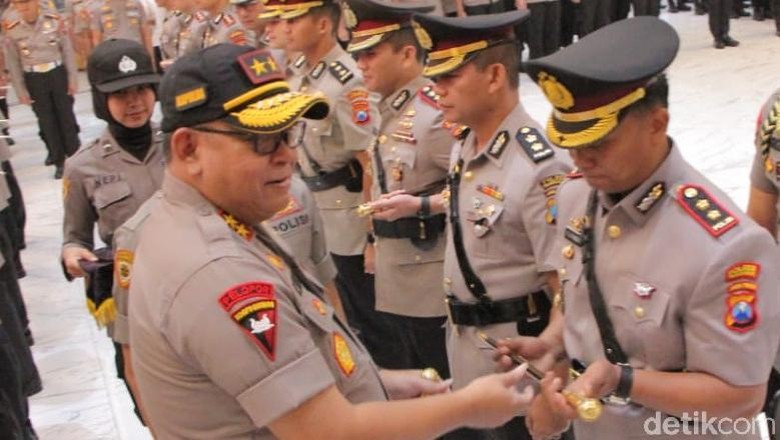 Polda Jatim Mutasi 32 Kapolres dan Perwira Menengah Polda Jatim Mutasi 32 Kapolres dan Perwira Menengah