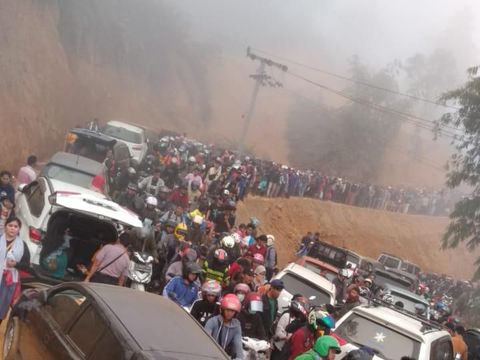 Negeri di Atas Awan Gunung Luhur: Mendadak Macet Usai Viral