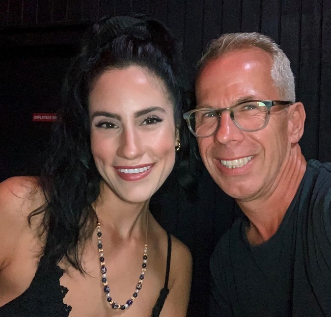 Ia menyadari perbedaan usia dengan Robert bisa memancing omongan tak sedap dari netizen, teman ataupun keluarga. Robert memang memiliki usia yang jauh lebih tua dari Sophia. Usia Robert adalah 54 tahun.  Foto: Instagram