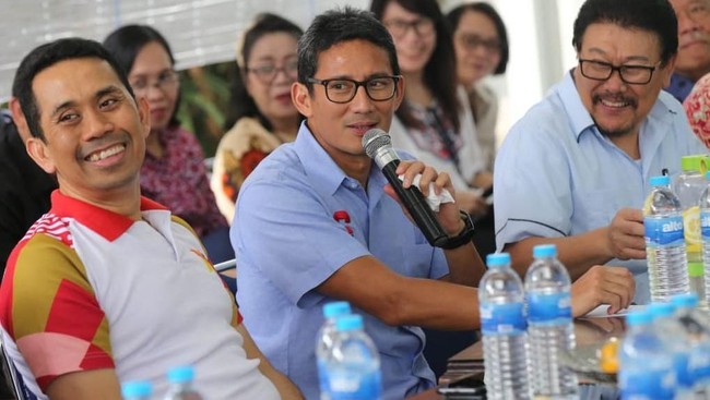 Tanggapan Luhut hingga Sandiaga soal Film Bikinan Dandhy Laksono
