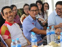 Tanggapan Luhut hingga Sandiaga soal Film Bikinan Dandhy Laksono