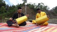 Smong tak hanya menjadi sebuah kearifan lokal bagi warga Simeulue, tetapi juga menjadi upaya mitigasi bencana agar selalu waspada jika bencana tsunami sewaktu-waktu kembali datang.