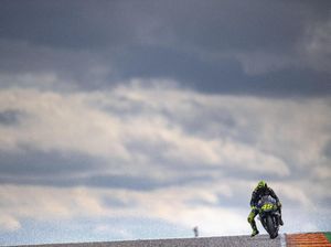 Dipelopori Rossi, Kenapa Pebalap MotoGP Turun Sebelah Kaki Saat Menikung?