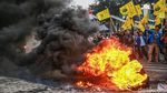 Lagi, Massa PMII Bakar Ban dan Lempari Telur di KPK