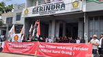 Bawa Spanduk Mulan Pelakor-Perekor, Massa Geruduk DPC Gerindra Garut