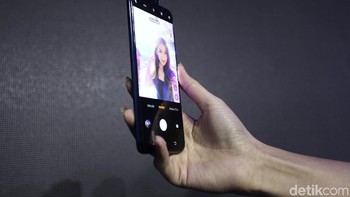 Sementara dapur pacunya juga mumpuni untuk segala tugas dan bermain game.  Vivo memodalinya dengan Snapdragon 675.  (Foto: detikINET/Rifkianto Nugroho)