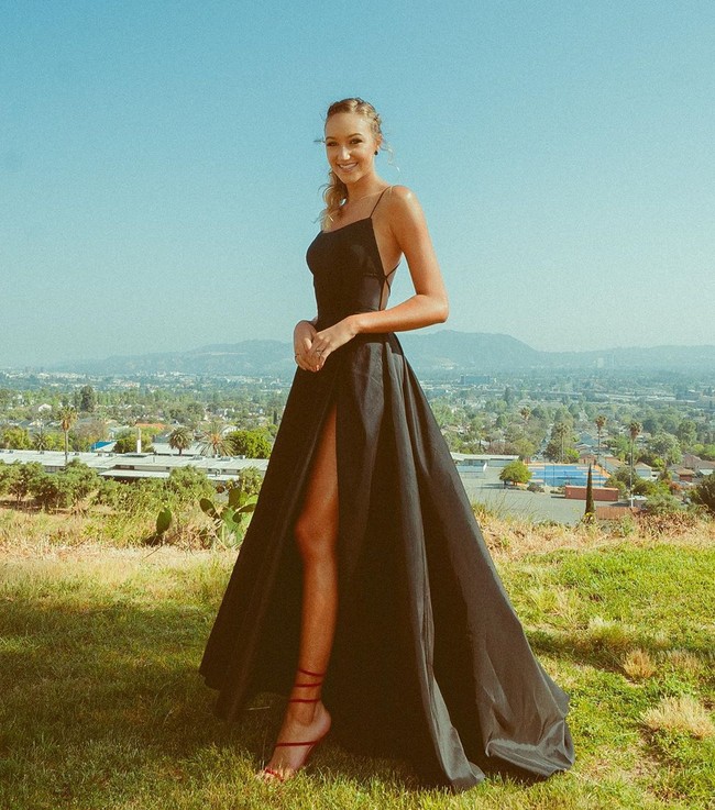 Dalam film, Ava yang memerankan karakter Jodi sering diledek teman-temannya karena sangat tinggi. Di kehidupan nyata, Ava pun tidak asing dengan hal tersebut. Remaja 17 tahun itu bahkan mengakui tinggi badannya yang menjulang membuatnya insecure. Foto: Instagram @ava.michelle