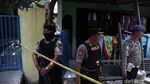 Rumah Terduga Teroris di Jakut Digaris Polisi