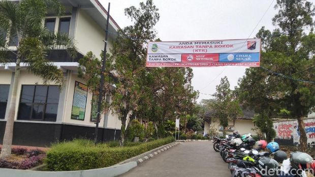 Siswa dan Guru SMK di Ciamis Deklarasi Kawasan Tanpa Rokok