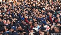 Penampakan ribuan mahasiswa yang turun ke jalan di Bandung.