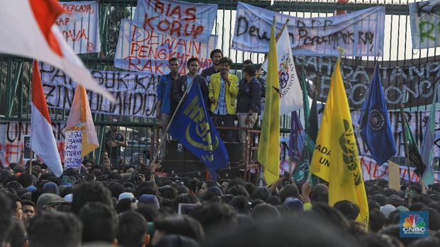 Demo Mahasiswa di Gedung DPR (CNBC Indonesia/Andrean Kristianto) Demo Mahasiswa di Gedung DPR (CNBC Indonesia/Andrean Kristianto)