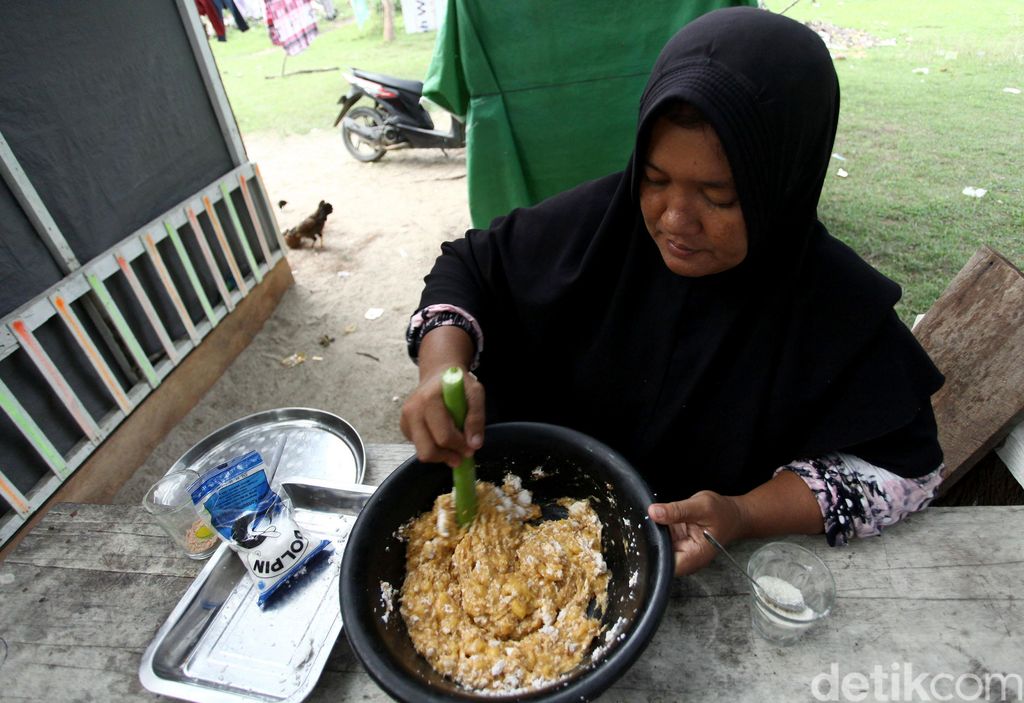 Ada satu kuliner unik nan menarik yang tak boleh dilewatkan untuk dicicipi jika berkunjung ke Pulau Simeulue, Aceh. Kuliner ini bernama Memek. Penasaran?
