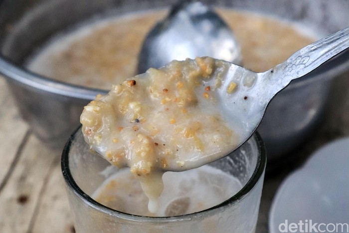 Ada satu kuliner unik nan menarik yang tak boleh dilewatkan untuk dicicipi jika berkunjung ke Pulau Simeulue, Aceh. Kuliner ini bernama Memek. Penasaran?
