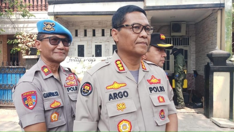 Total 6 Terduga Teroris Kelompok JAD Ditangkap Tim Densus di Bekasi Total 6 Terduga Teroris Kelompok JAD Ditangkap Tim Densus di Bekasi