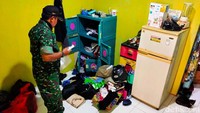 Ini penampakan isi kontrakan salah satu terduga teroris di Bekasi yakni Fazri Pahlawan alias Abu Zee Ghuroba.