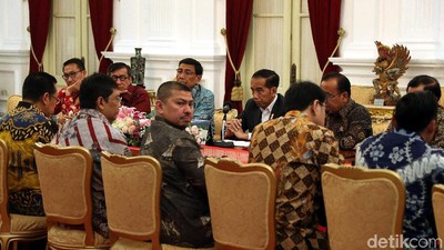 Jokowi Bahas RKUHP Bareng DPR di Istana Merdeka