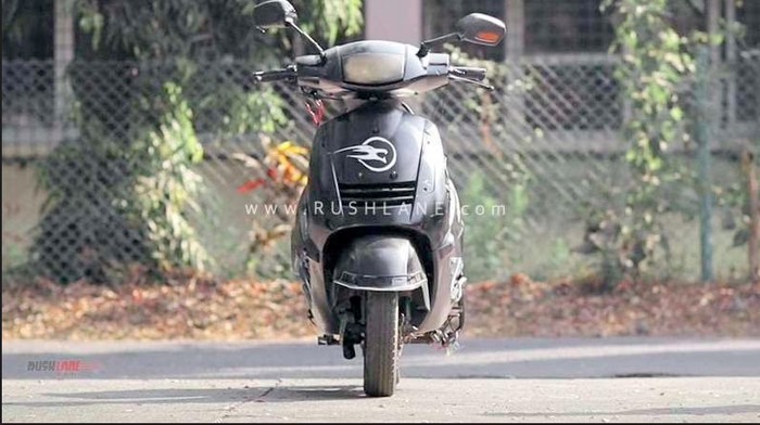 Mirip Teknologi Honda, Skuter Listrik India Ini Bisa Berdiri Sendiri