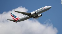 Seperti Air France, maskapai American Airlines juga mewajibkan seluruh penumpang dalam penerbangannya untuk menggunakan masker sejak 11 Mei. Anjuran serupa juga telah dilakukan oleh pihak pramugari sejak 1 Mei lalu (CNN)