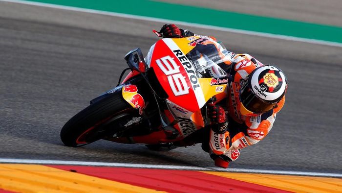 JUDI ONLINE Jorge Lorenzo mengaku tak tahu kapan bisa bersaing dengan pebalap-pebalap terdepan lagi. (Foto: Albert Gea / Reuters)