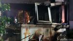 Penampakan Pos Polisi yang Rusak Dibakar Mahasiswa