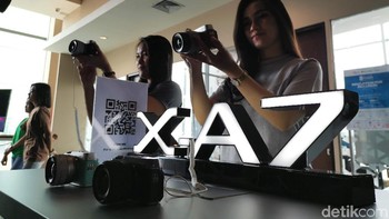 Disebut sebagai mirrorless pintar karena kamera ini mempunyai tampilan menu antarmuka yang mudah digunakan. Foto: detikINET/Anggoro Suryo Jati