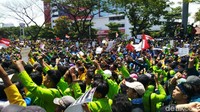 Massa yang memprotes UU KPK baru terus berdatangan ke Kantor DPRD Jawa Tengah. Massa yang memprotes UU KPK baru terus berdatangan ke Kantor DPRD Jawa Tengah.