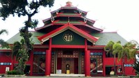 Masjid Cheng Ho memiliki arsitektur seperti klenteng. Bisa jadi salah satu rekomendasi wisata religi buat traveler. (Indonesia Raya)
