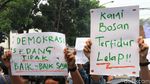 Aneka Spanduk Demo Unik dari Bandung