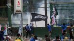 Suasana Saat Mahasiswa-Polisi Bentrok di Depan Gedung DPR
