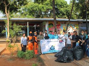 Jakarta Aquarium Ajak Warga Bersihkan Sampah Plastik
