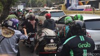 Kemacetan terjadi imbas demo mahasiswa di DPR.