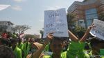 Melihat Lagi Tulisan-tulisan Lucu di Spanduk Aksi Mahasiswa