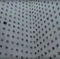 Ia memilih high heels, karena sepatu ini merupakan simbol femininitas dan ketangguhan wanita. Ia juga berharap para wanita bisa punya kemandirian yang bisa menghindarkannya dari kekerasan yang dilakukan suami sendiri. Foto: Bored Panda/Yankose